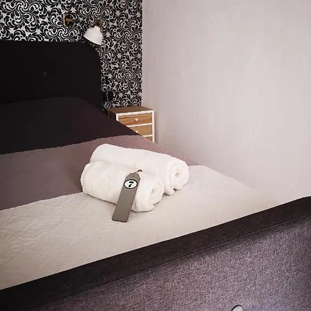 Casa Segota - Island Iz Pensión 3*